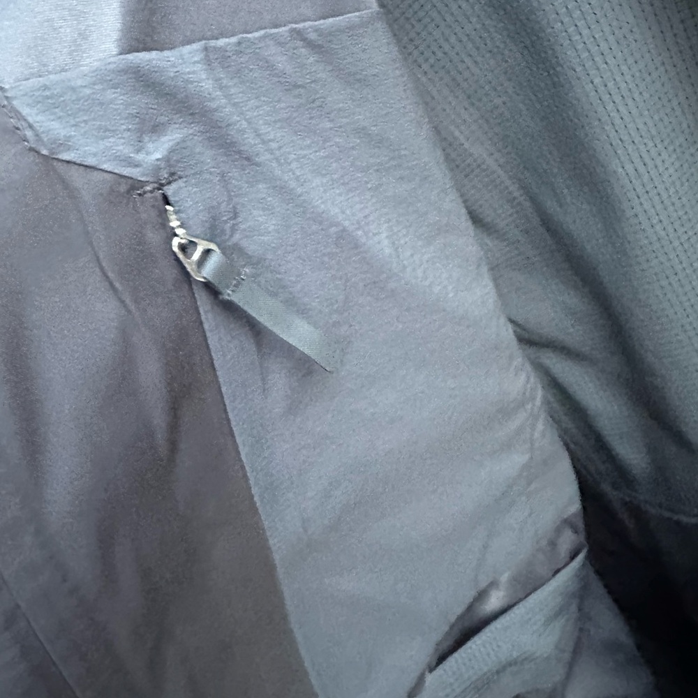Lululemon Outpour Shell Jacket - Picture 3 of 11